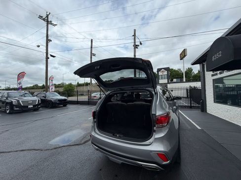 Used 2018 Hyundai Santa Fe SE FWD image 34