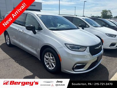 Certified 2024 Chrysler Pacifica Touring-L