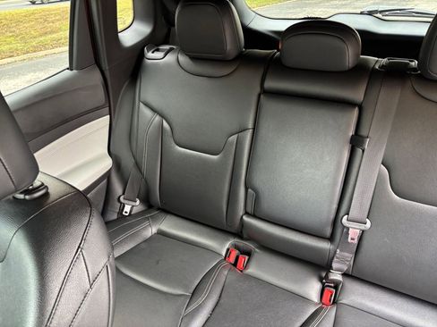 Used 2025 Jeep Compass Limited image 33