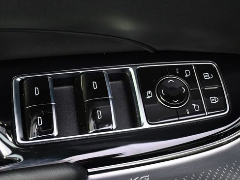 Certified 2024 Cadillac Lyriq Luxury AWD/4WD image 22