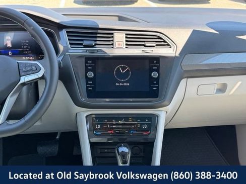 Used 2023 Volkswagen Tiguan SE w/ Panoramic Sunroof Package AWD/4WD image 17