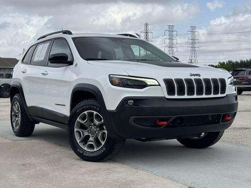 Used 2022 Jeep Cherokee Trailhawk w/ Comfort/Convenience Group AWD/4WD image 2