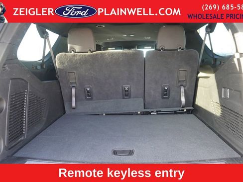 Used 2025 Chevrolet Suburban Z71 image 10