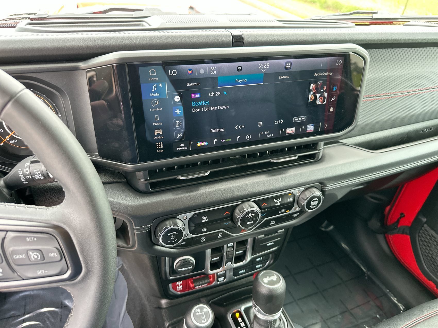 Used 2025 Jeep Wrangler Unlimited Rubicon AWD/4WD image 16