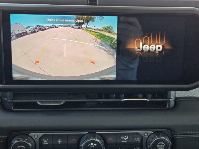 Used 2026 Jeep Wrangler Unlimited Sahara AWD/4WD image 22