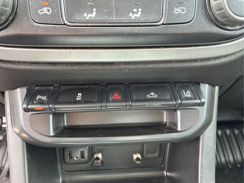 Used 2020 Chevrolet Colorado LT w/ Safety Package RWD image 18