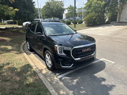 Used 2023 GMC Terrain SLE w/ Driver Convenience Package FWD image 2