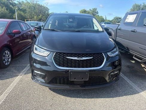 Used 2024 Chrysler Pacifica Limited FWD image 8