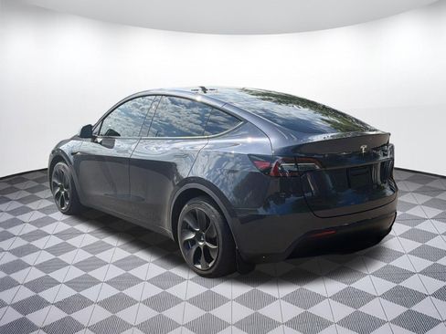Used 2024 Tesla Model Y Long Range RWD image 3