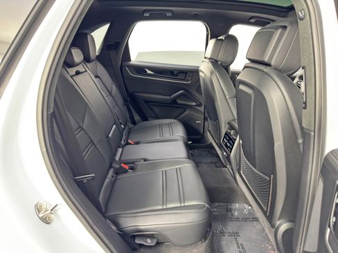 Used 2024 Porsche Cayenne S w/ Premium Package Plus image 41