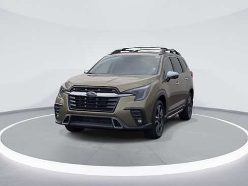 Used 2023 Subaru Ascent Touring AWD/4WD image 3