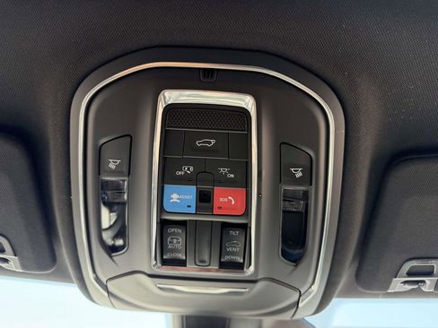 Used 2025 Jeep Grand Cherokee Laredo X w/ Luxury Tech Group I AWD/4WD image 34