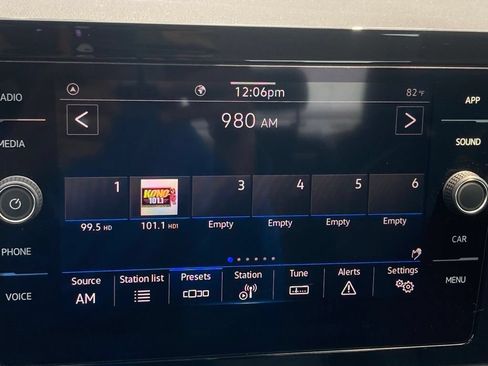 Used 2025 Volkswagen Jetta SE FWD image 20