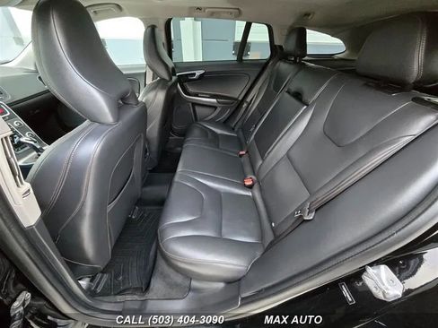 Used 2016 Volvo V60 T5 Cross Country image 15