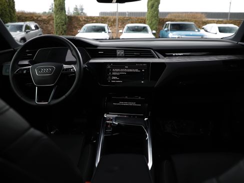 Used 2022 Audi e-tron S Prestige image 13