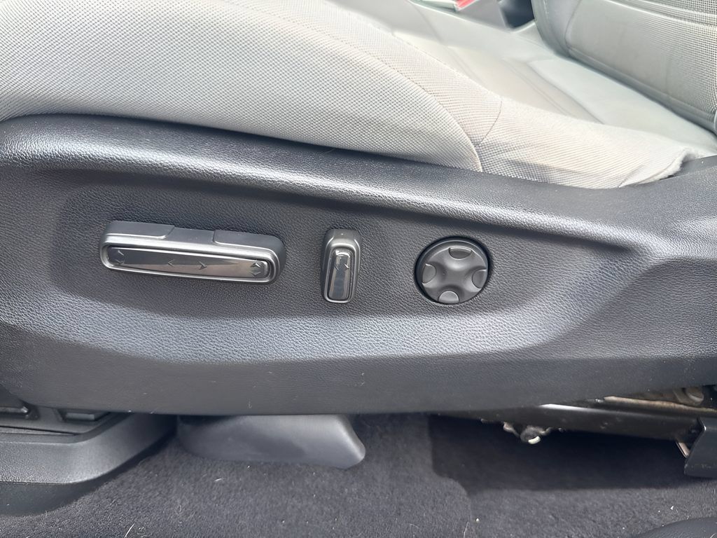 Used 2018 Honda CR-V EX image 11