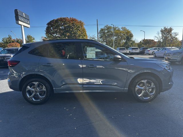 Certified 2024 Ford Escape ST-Line w/ Tech Pack #1 AWD/4WD image 4