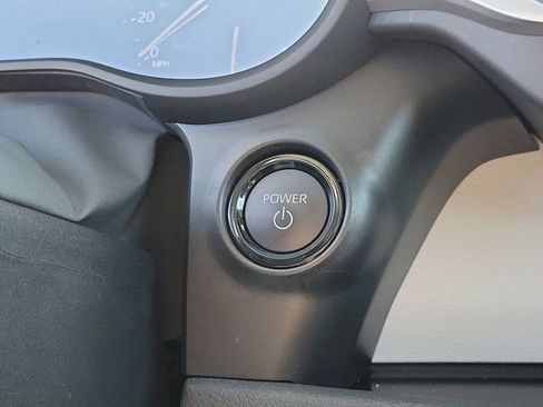 Used 2025 Toyota Sienna XLE image 34