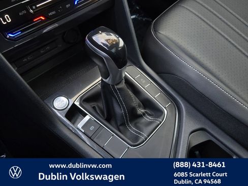 Certified 2022 Volkswagen Tiguan SE w/ Panoramic Sunroof Package image 18
