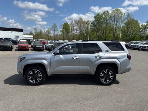 Used 2025 Toyota 4Runner TRD Sport AWD/4WD image 2