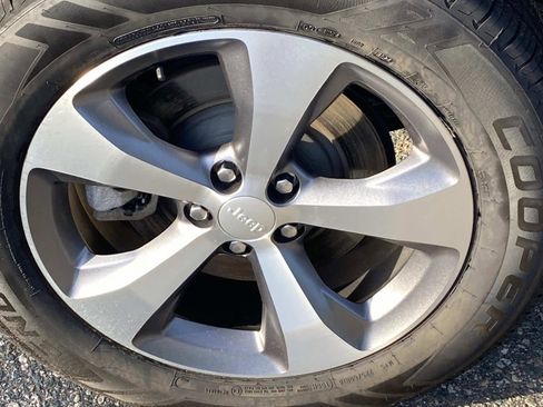 Certified 2022 Jeep Cherokee Limited image 28