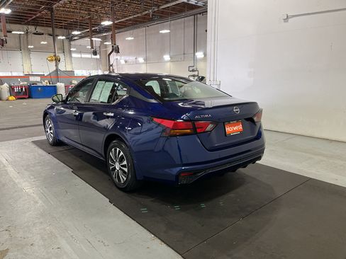 Used 2023 Nissan Altima 2.5 S FWD image 9