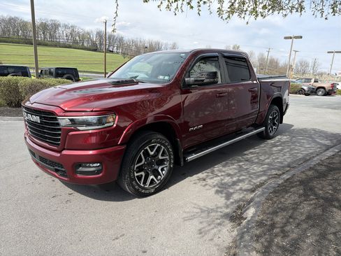Used 2025 RAM 1500 Laramie w/ Sport Appearance Package AWD/4WD image 8
