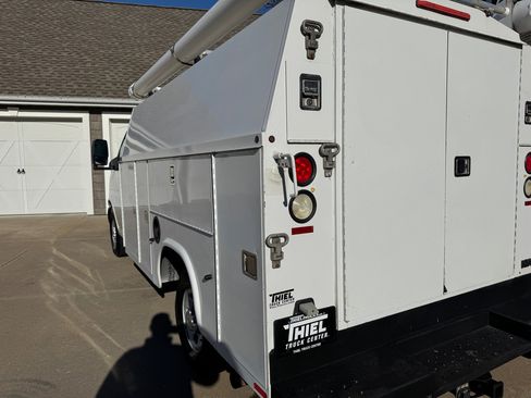 Used 2011 Chevrolet Express 3500 image 39