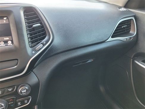 Certified 2019 Jeep Cherokee Latitude Plus w/ Comfort/Convenience Group image 27