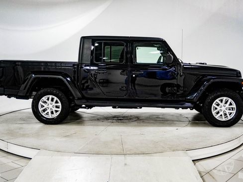 Used 2023 Jeep Gladiator Sport image 10