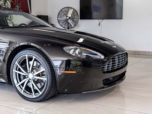 Used 2010 Aston Martin V8 Vantage Roadster RWD image 3