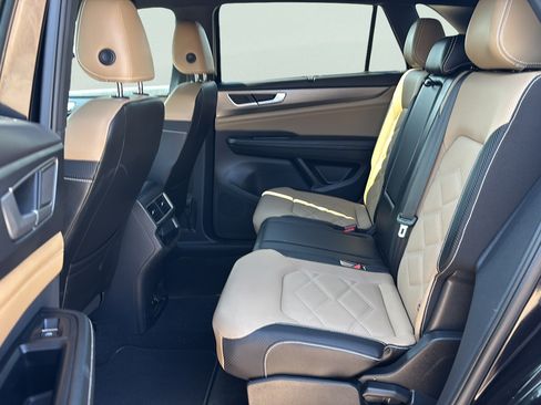 Used 2024 Volkswagen Atlas Cross Sport SE w/ Panoramic Sunroof Package FWD image 14