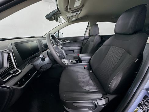 Used 2025 Kia Sportage LX FWD image 13
