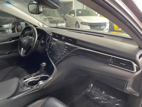 Used 2018 Toyota Camry XLE image 30