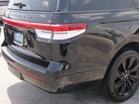 Used 2022 Lincoln Navigator L Reserve RWD image 11