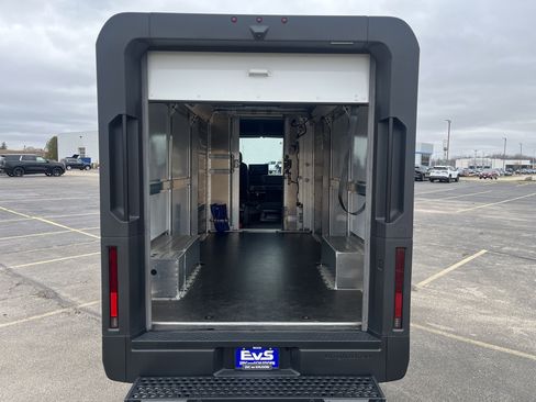 Used 2024 Chevrolet Brightdrop 600 w/ Battery Pack, Max Range AWD/4WD image 11