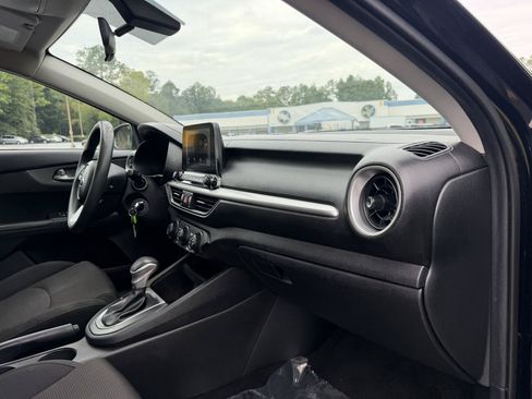 Used 2020 Kia Forte LXS FWD image 17