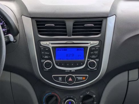 Used 2013 Hyundai Accent GLS image 17
