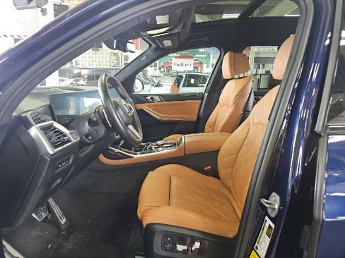 Used 2024 BMW X7 xDrive40i w/ M Sport Package AWD/4WD image 8