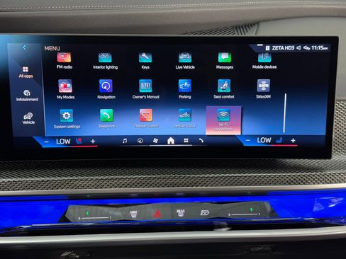 Used 2025 BMW 740i w/ Premium Package image 30