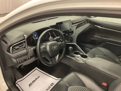 Used 2024 Toyota Camry SE image 4