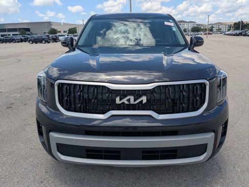 Certified 2025 Kia Telluride LX FWD image 3