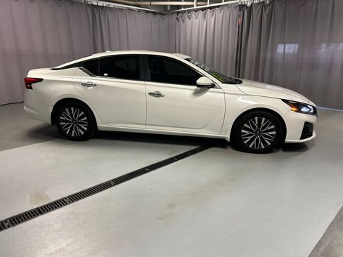 Used 2024 Nissan Altima 2.5 SV w/ SV Premium Package FWD image 8