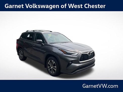 Used 2024 Toyota Highlander XLE AWD/4WD image 7