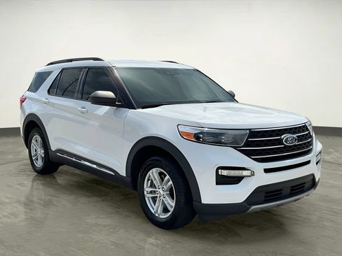 Used 2023 Ford Explorer XLT w/ Equipment Group 202A RWD image 10