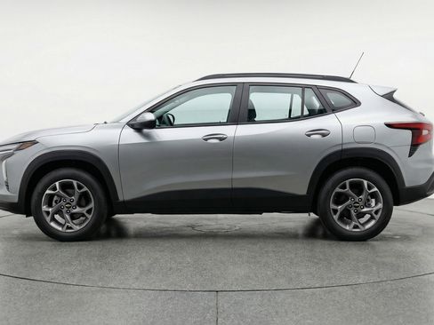 Used 2025 Chevrolet Trax LT image 5