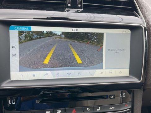 Used 2017 Jaguar F-PACE Prestige image 14