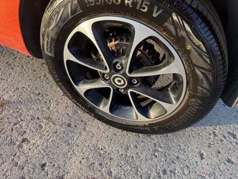 Used 2016 smart fortwo passion image 12