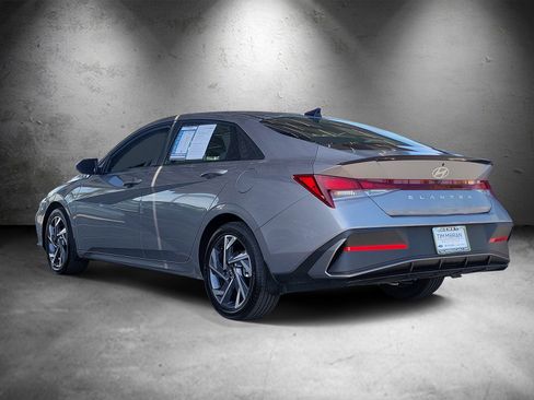 Certified 2025 Hyundai Elantra Sport FWD image 4