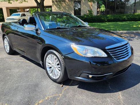 Used 2011 Chrysler 200 Limited FWD image 2